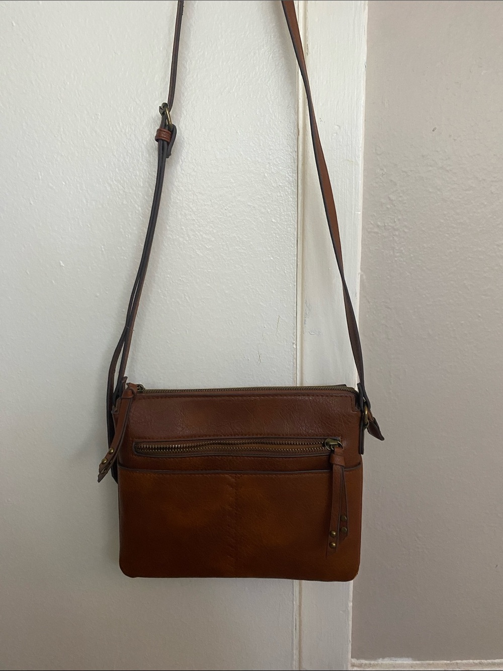 Women's Tan Leather Crossbody Bag with Front Zip Pocket